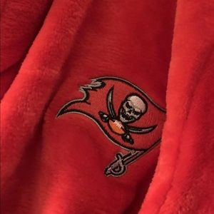 Large men’s BUCCANEERS ROBE RED!!!